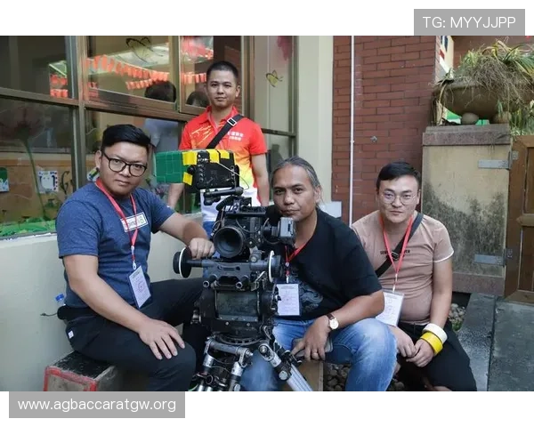 天蚕变游戏真人版拍摄现场直击,揭秘剧组幕后故事与精彩花絮 天蚕变游戏真人版拍摄现场直击,揭秘剧组幕后故事与精彩花絮